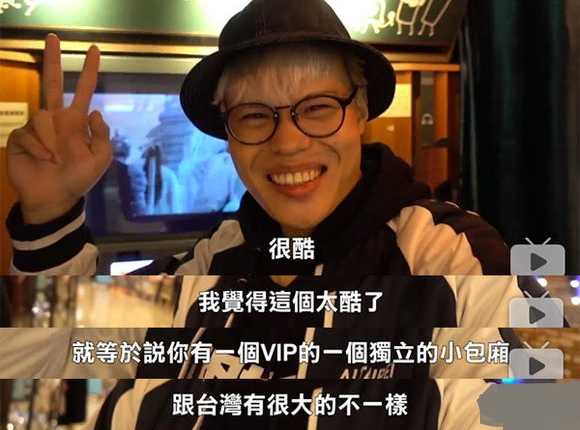 小哥看到迷你ktv稱(chēng)酷